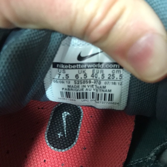 *SOLD* Green & silver Nike sneakers - Picture 5 of 6